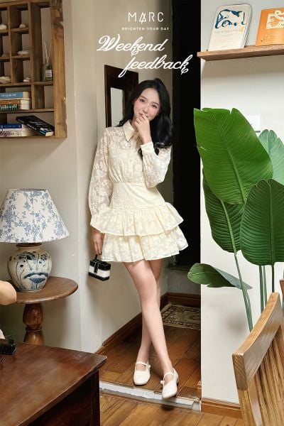 Trang phục màu vàng nhạt nhẹ nhàng