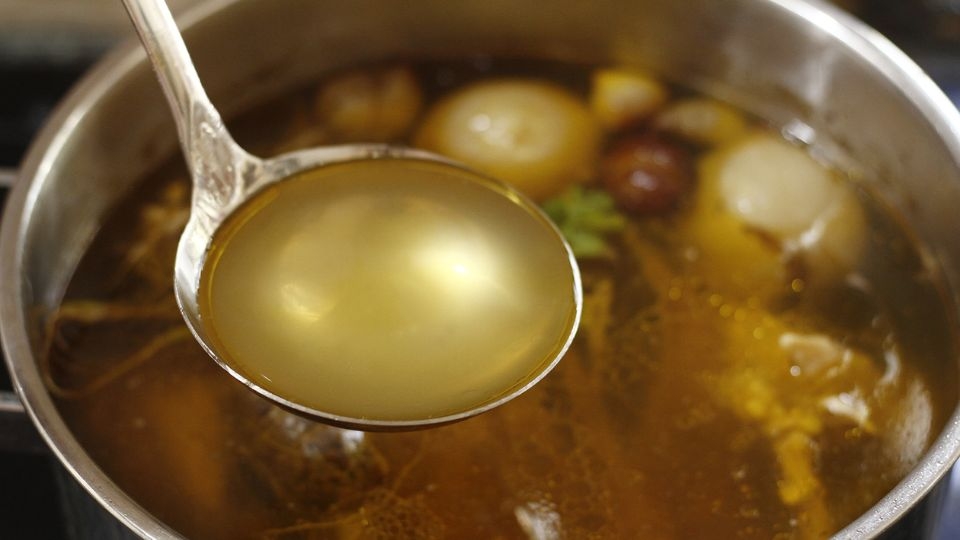 Nấu nước dùng phở bò