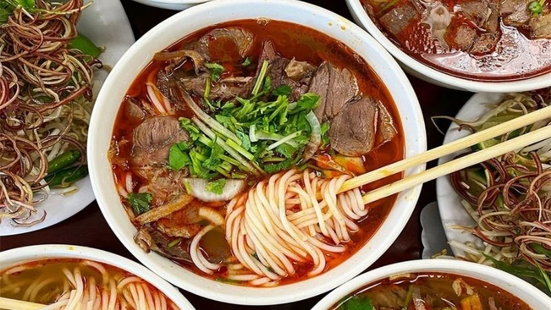 Tô bún bò Huế đậm vị