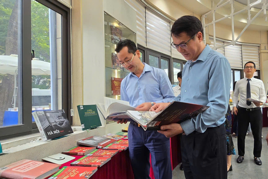 Ẩm thực đường phố và dòng khách