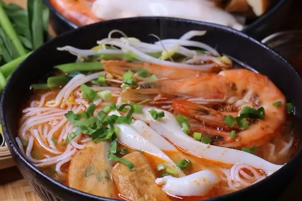 Bún Thái hải sản chua cay, hấp dẫn