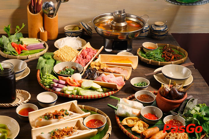 Không gian quán Tám Riêu giữa thành phố