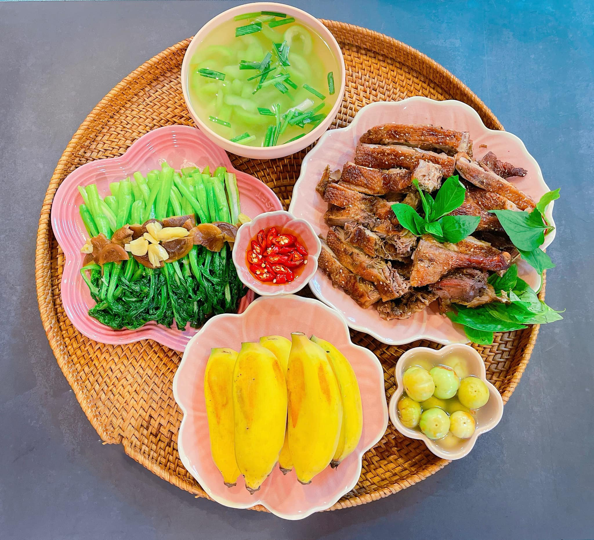 Mâm cơm gia đình đủ đầy, gợi ý cho cả tháng không lo hết ý tưởng