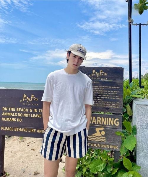 Quần bơi và áo thun