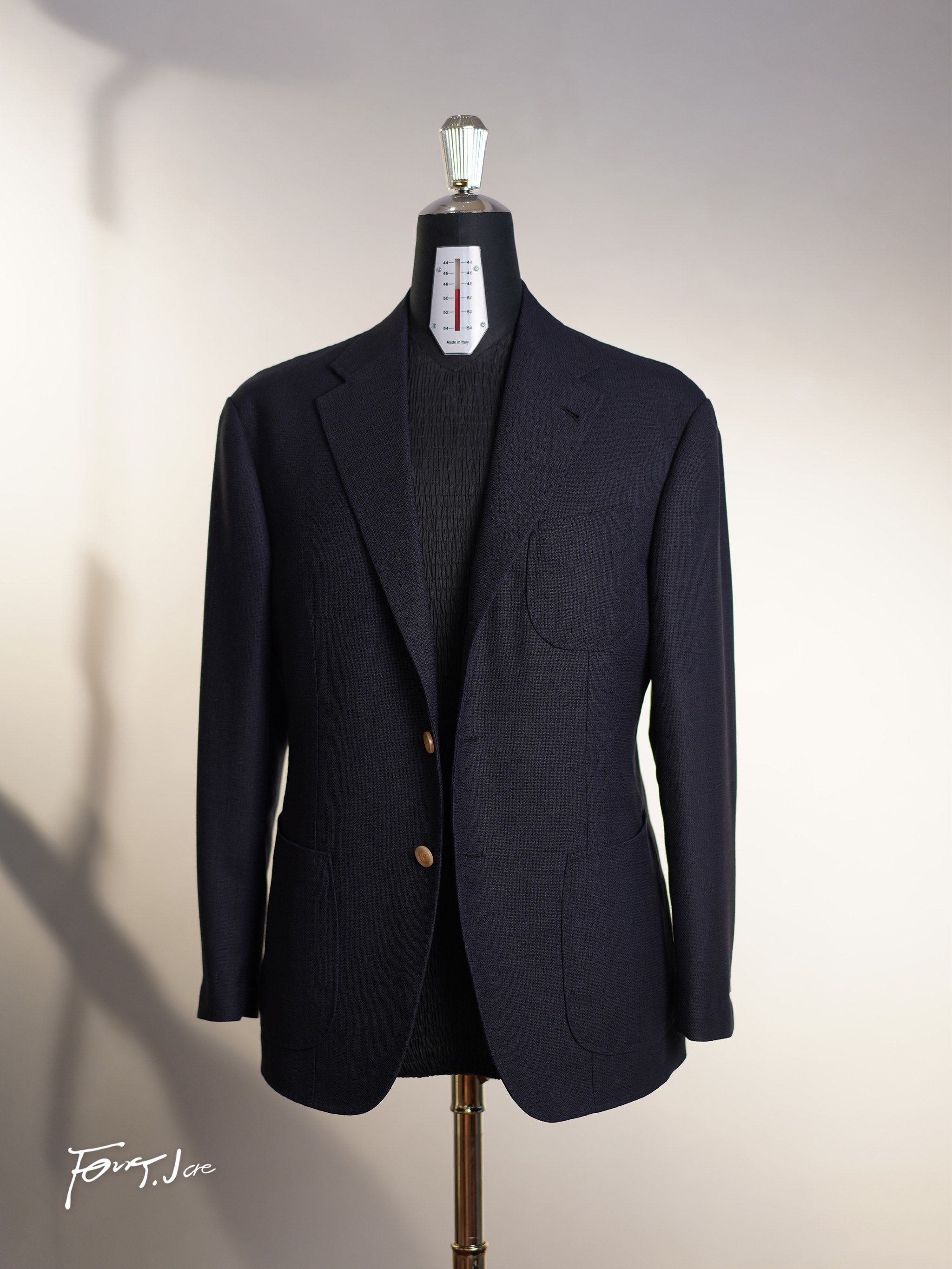 Kết hợp blazer với chân váy