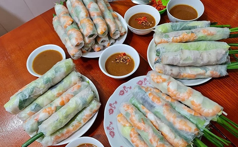 Món ăn đặc sản Việt Nam. Gỏi cuốn tôm thịt