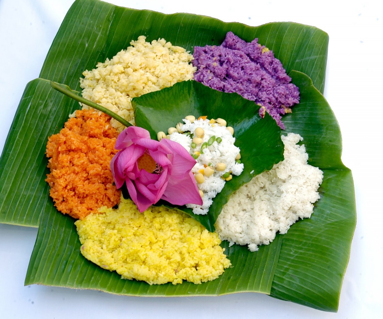 Xôi ngũ sắc bắt mắt, dẻo, thơm