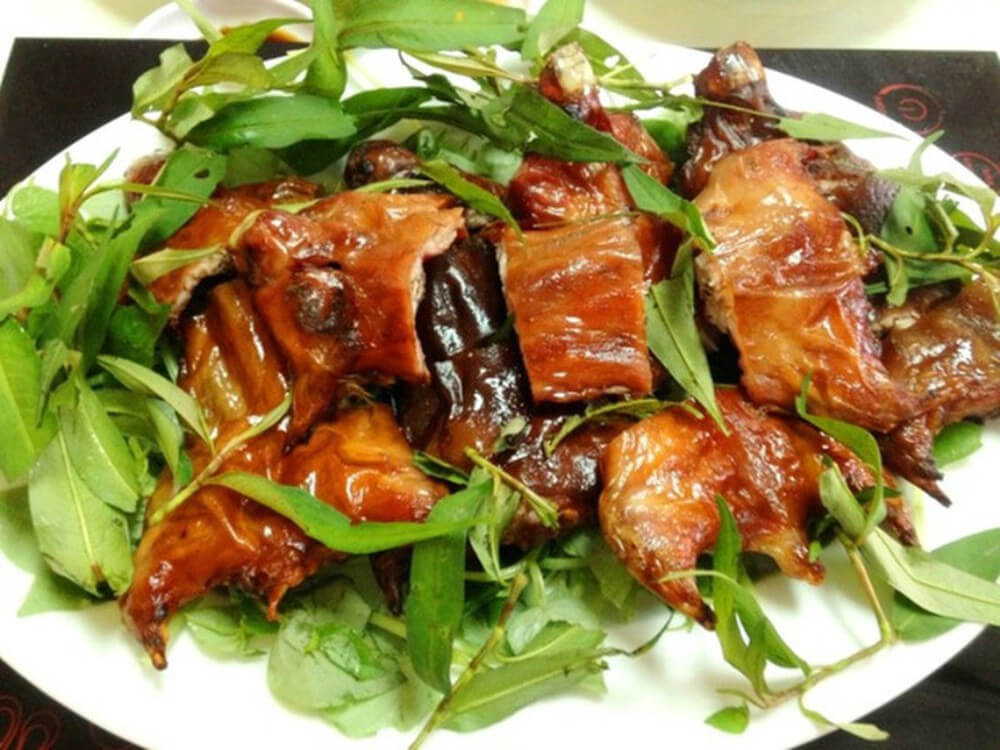 Chuột đồng nướng chao vàng ươm nguyên con