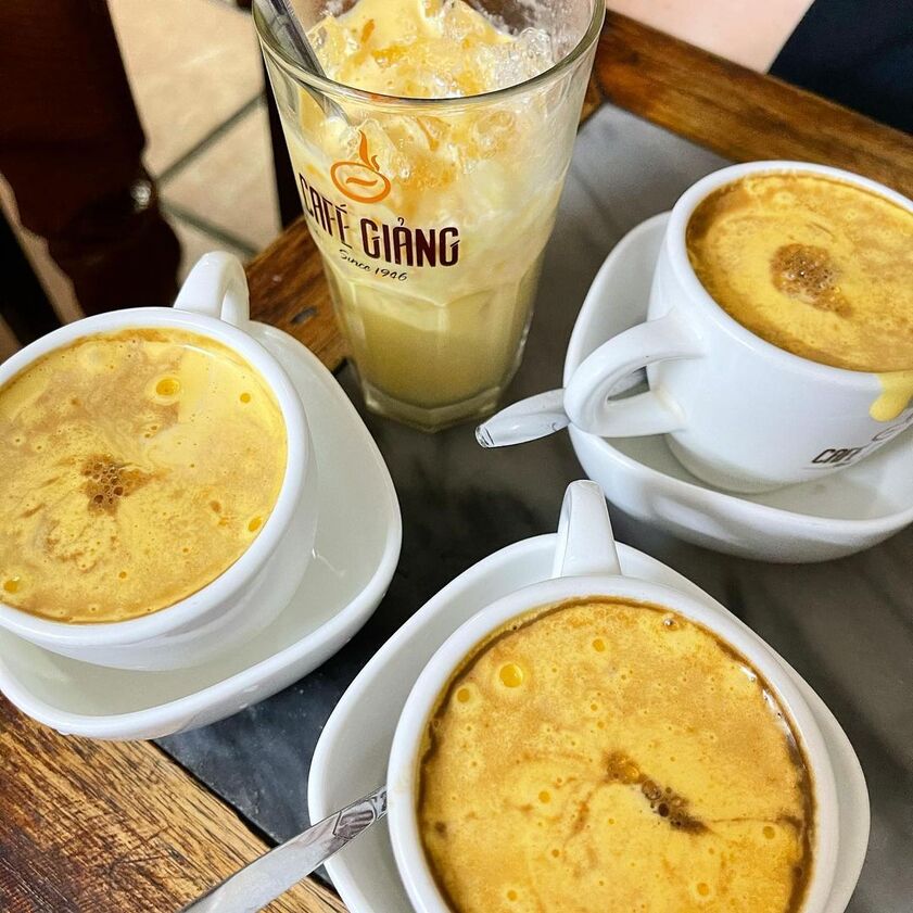 Ly cafe trứng béo ngậy đặc trưng