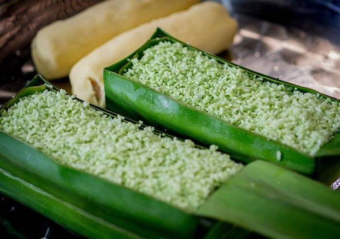 Bánh tét lá dứa thơm dịu, màu xanh đặc trưng