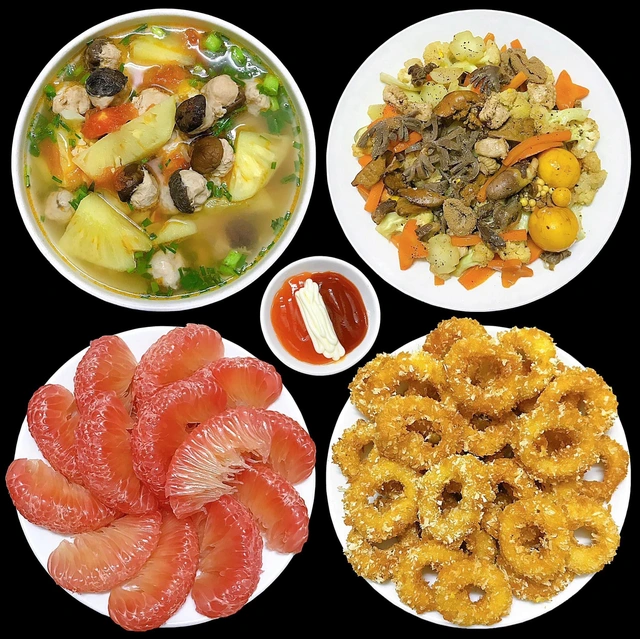 Bữa ăn tối gia đình với canh, rau và thịt kho đơn giản