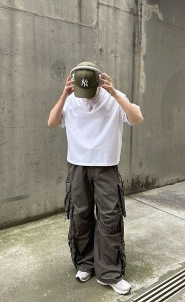 Áo phông oversize + Quần cargo