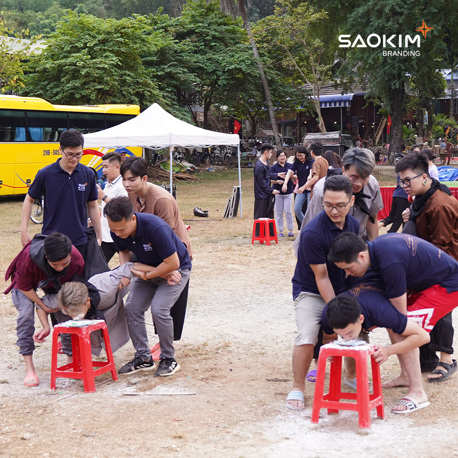 Bữa ăn địa phương là một phần của trải nghiệm hồi phục, nhất là khi giữ nhịp ăn tối sớm và chọn món vừa phải