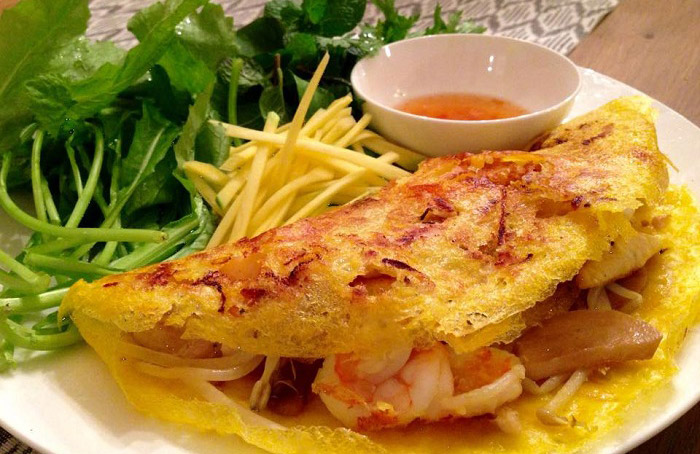 Bột gạo là thành phần chính tạo nên vỏ bánh xèo