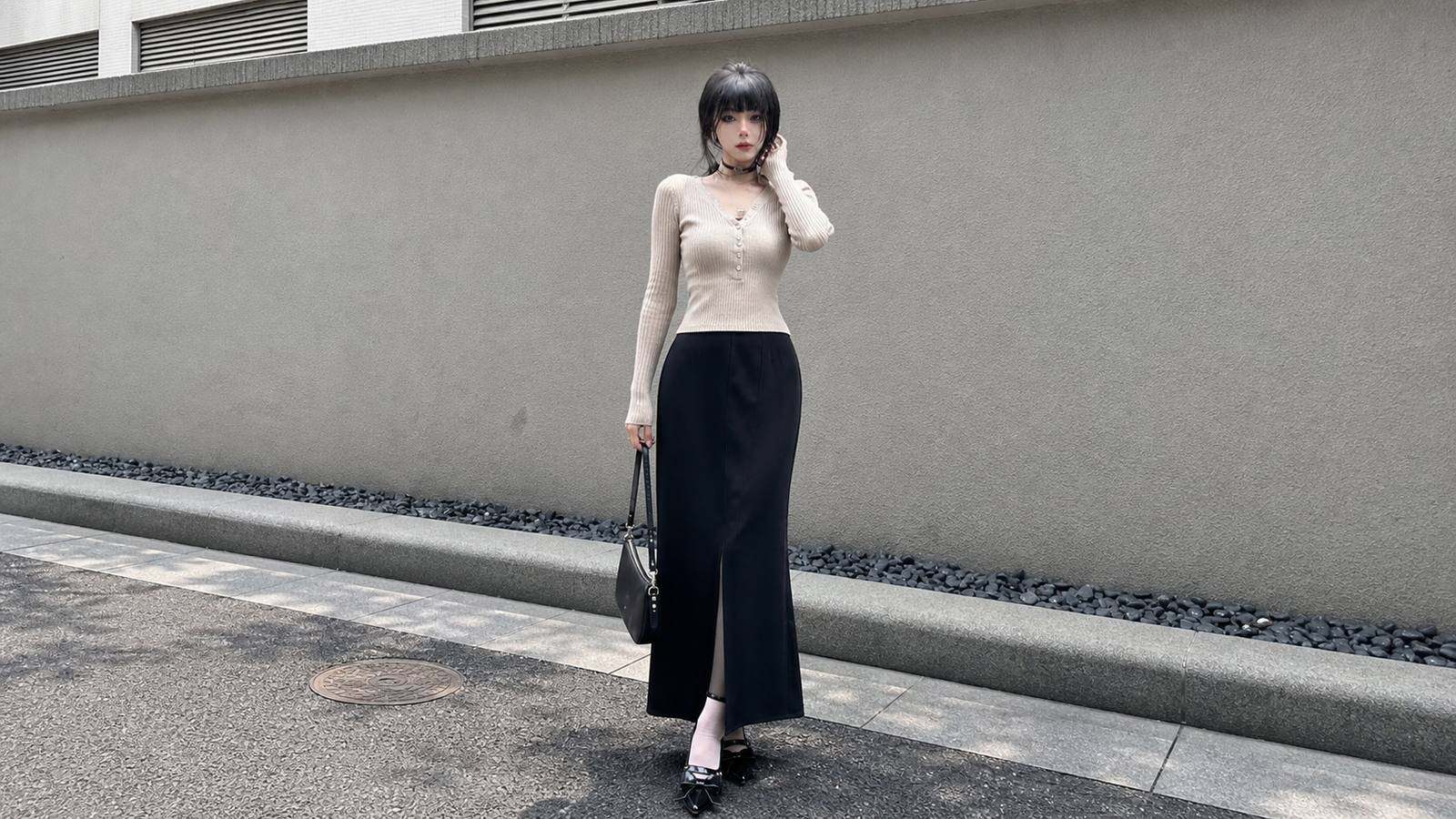 Chân váy dài đen phối với áo len mỏng hoặc knit top