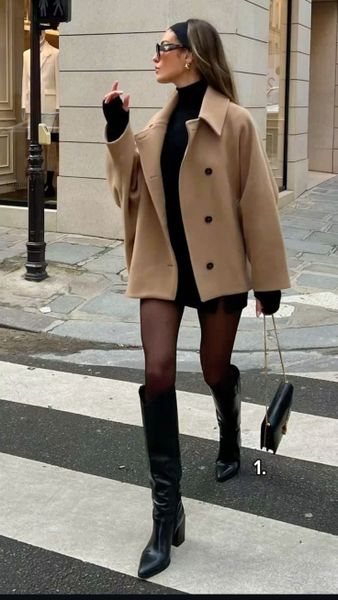 Outfit đi Đà Lạt - Đầm len ôm nhẹ phối cùng áo khoác dạ ngắn và túi phom cứng