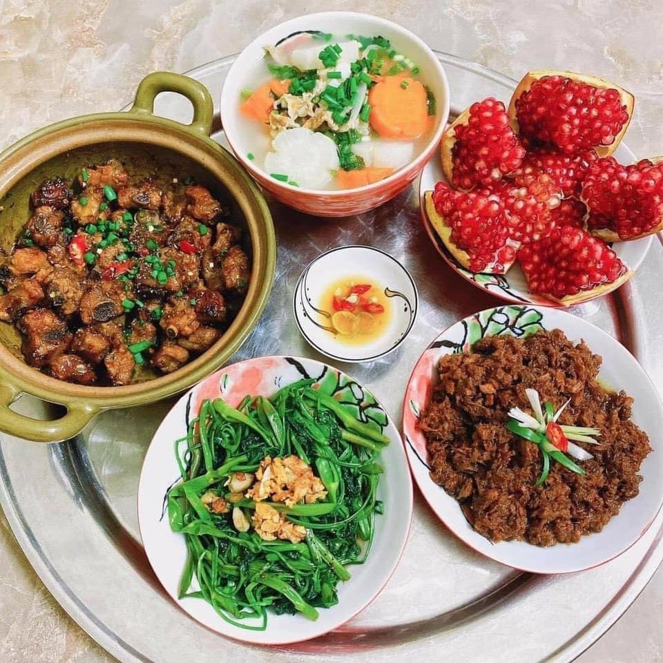 Mâm cơm tiết kiệm, ngon miệng với các món ăn truyền thống đơn giản