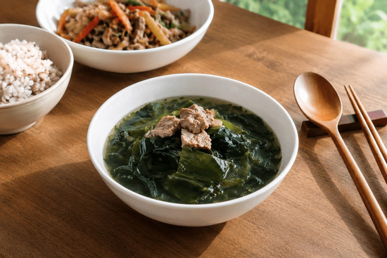 Bát canh rong biển thanh mát, giàu dinh dưỡng
