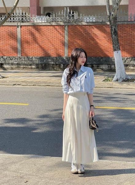 Phối đồ với chân váy dài chữ A theo chất liệu