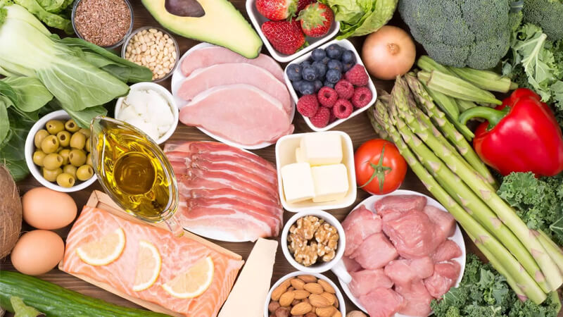 Chế độ ăn lành mạnh cung cấp các dưỡng chất thiết yếu và duy trì cân nặng ổn định