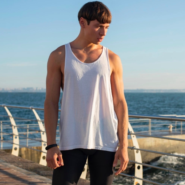Quần lửng với áo tank top
