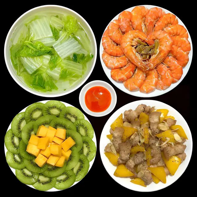 Bữa cơm nhà đầy đủ chất dinh dưỡng với rau, canh và món mặn