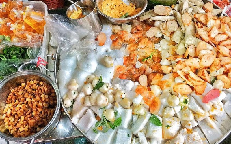 Khu ăn vặt ở hẻm 76 Hai Bà Trưng nổi tiếng bởi các món bánh miền Trung siêu ngon lành
