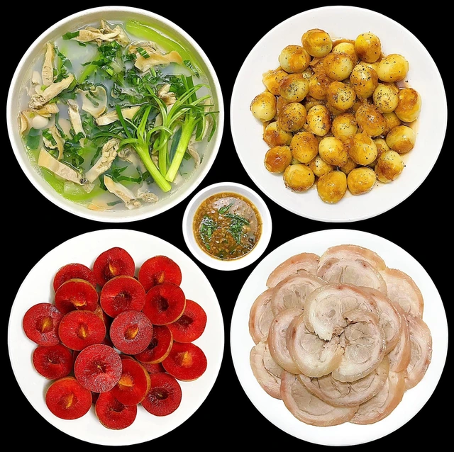 Mâm cơm gia đình với các món ăn đơn giản, thơm ngon