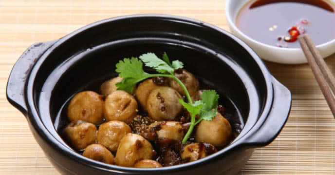 Món nấm kho chay hoàn thiện, dùng với cơm trắng rất hợp