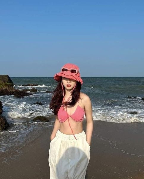 Quần ống rộng đi biển