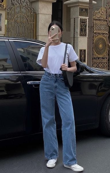 Áo thun basic, quần jeans ống đứng