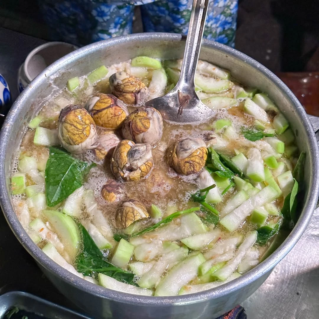 Món ăn trong truyền thuyết của cố đô Huế, hóa ra có cách làm cực đơn giản, ai cũng nên thử một lần - Hình 1