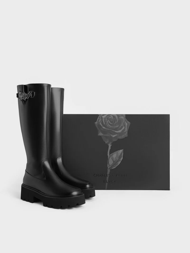 Boot cổ cao và phụ kiện statement khiến bạn trở nên tự tin