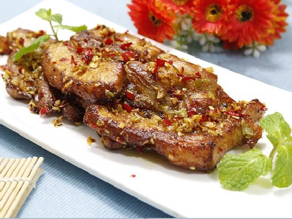 Thịt ba chỉ chiên sả ớt