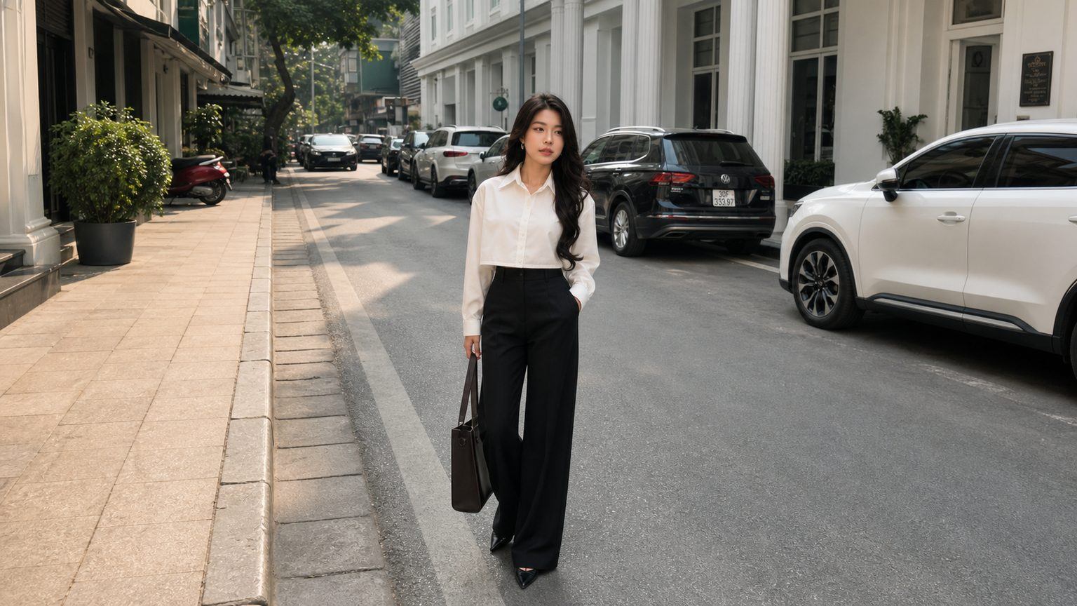 Nữ thấp nên ưu tiên cạp cao và áo ngắn vừa để kéo chân