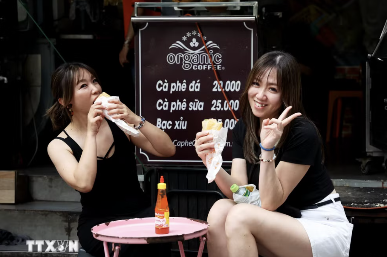 Bánh mì Việt Nam với lớp vỏ giòn và nhân phong phú