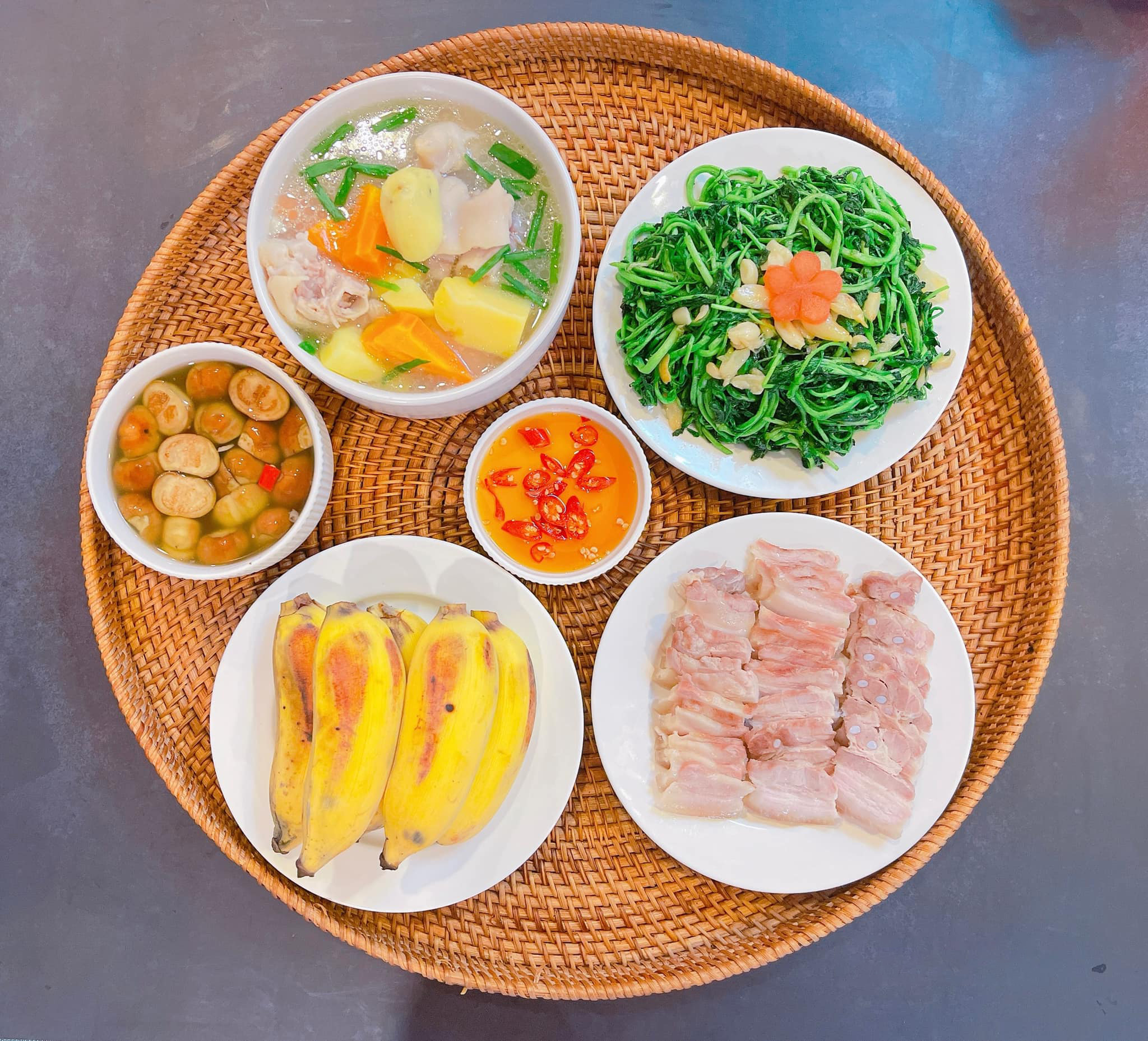 Bữa cơm nhà ngon với các món ăn đơn giản, quen thuộc được nấu đúng cách