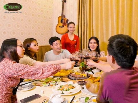 Không gian rộng rãi và mộc mạc là tiêu chí chọn địa điểm tổ chức tiệc cuối năm lý tưởng