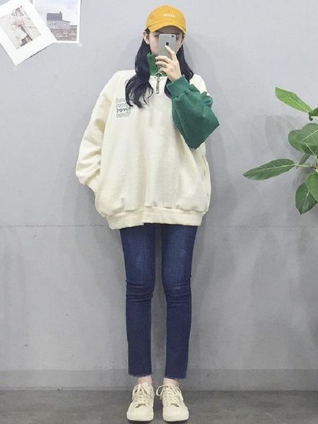 Quần jean phối áo hoodie ấm áp năng động