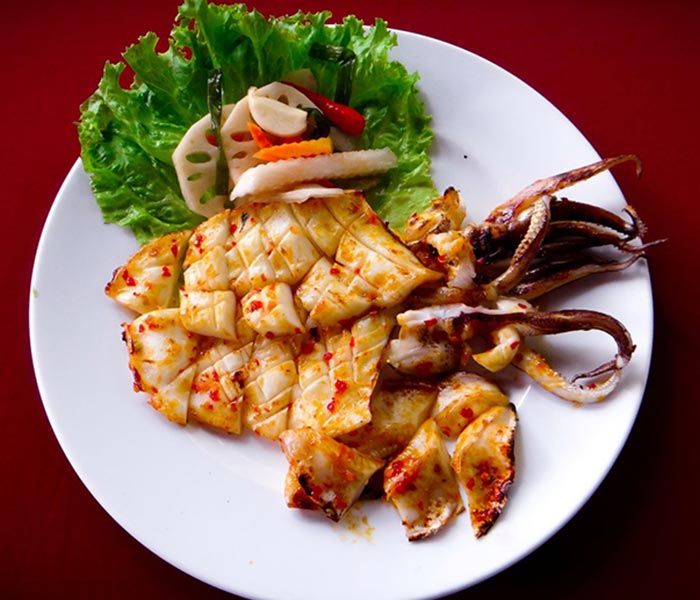 Mực một nắng càng ăn càng cuốn