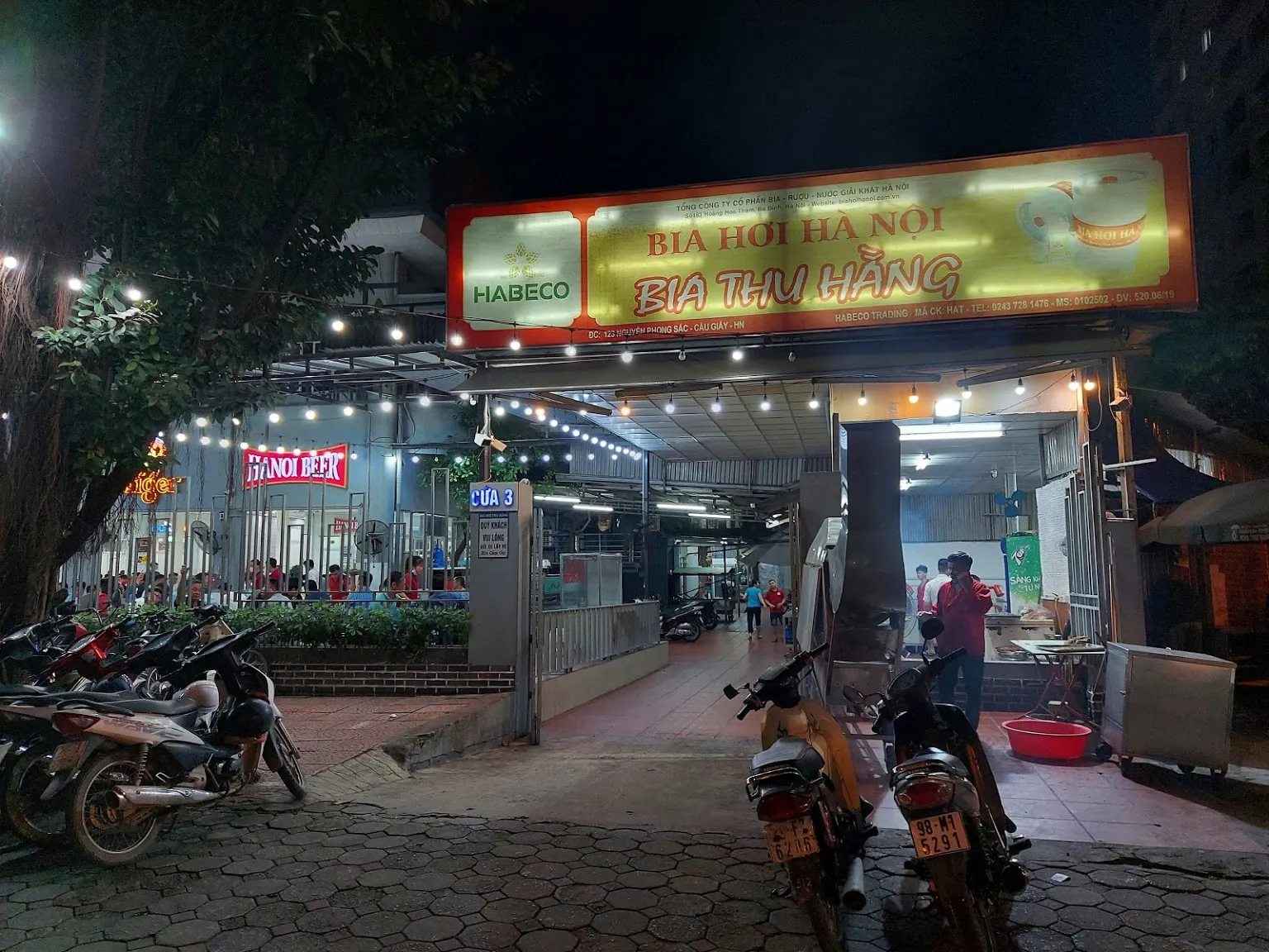 Văn hóa uống bia hơi vỉa hè nhộn nhịp tại Hà Nội