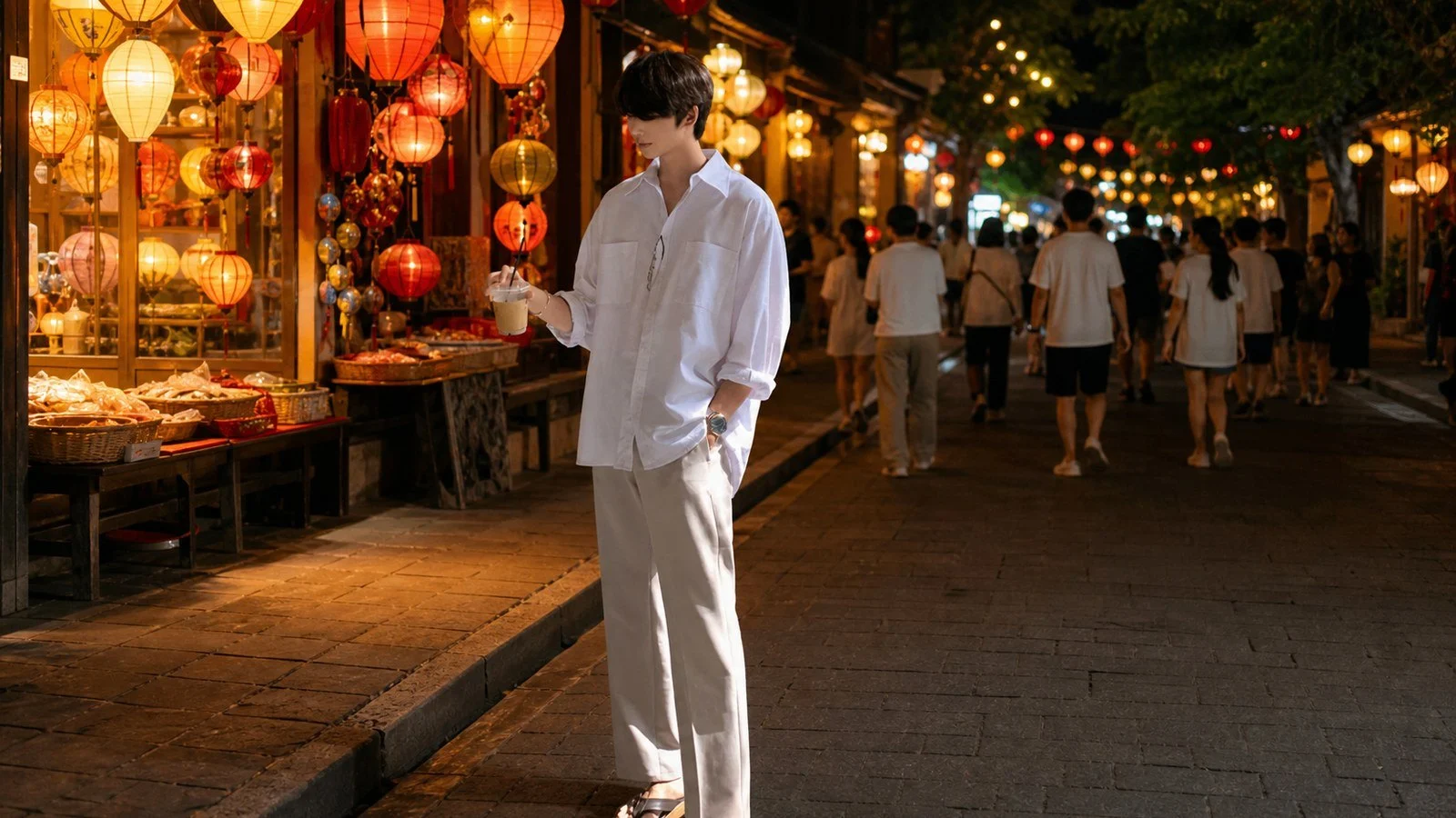 Outfit đi chơi Trung Thu cho nam với sơ mi, polo và quần chinos