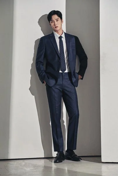 Suit hoặc vest chỉn chu phối sơ mi cho tiệc tân niên và gặp nhà người yêu