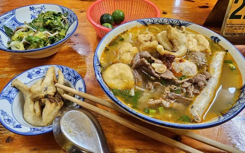 Quán ăn đường phố Hà Nội