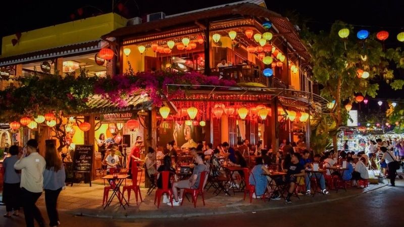 Chợ đêm Hội An rực đèn lồng
