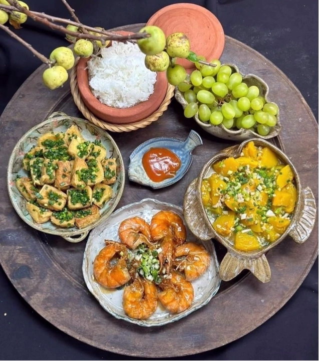 Bún chả Hà Nội hấp dẫn với chả nướng thơm lừng