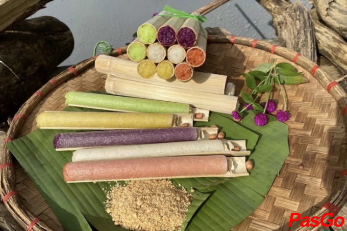 Cơm lam nướng ống tre, món ăn gắn với núi rừng Tây Bắc