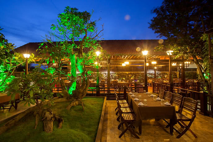 Khung cảnh lối vào rợp bóng cây xanh tại Sesan