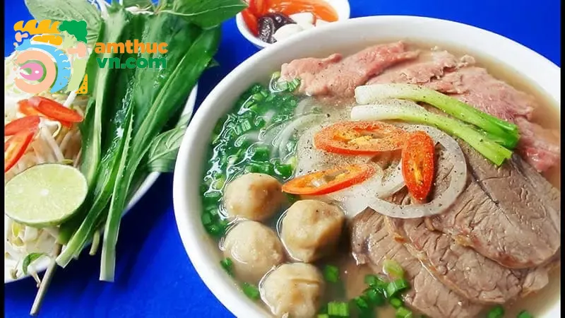 Công thức nấu phở bò miền Nam với nước dùng đậm đà