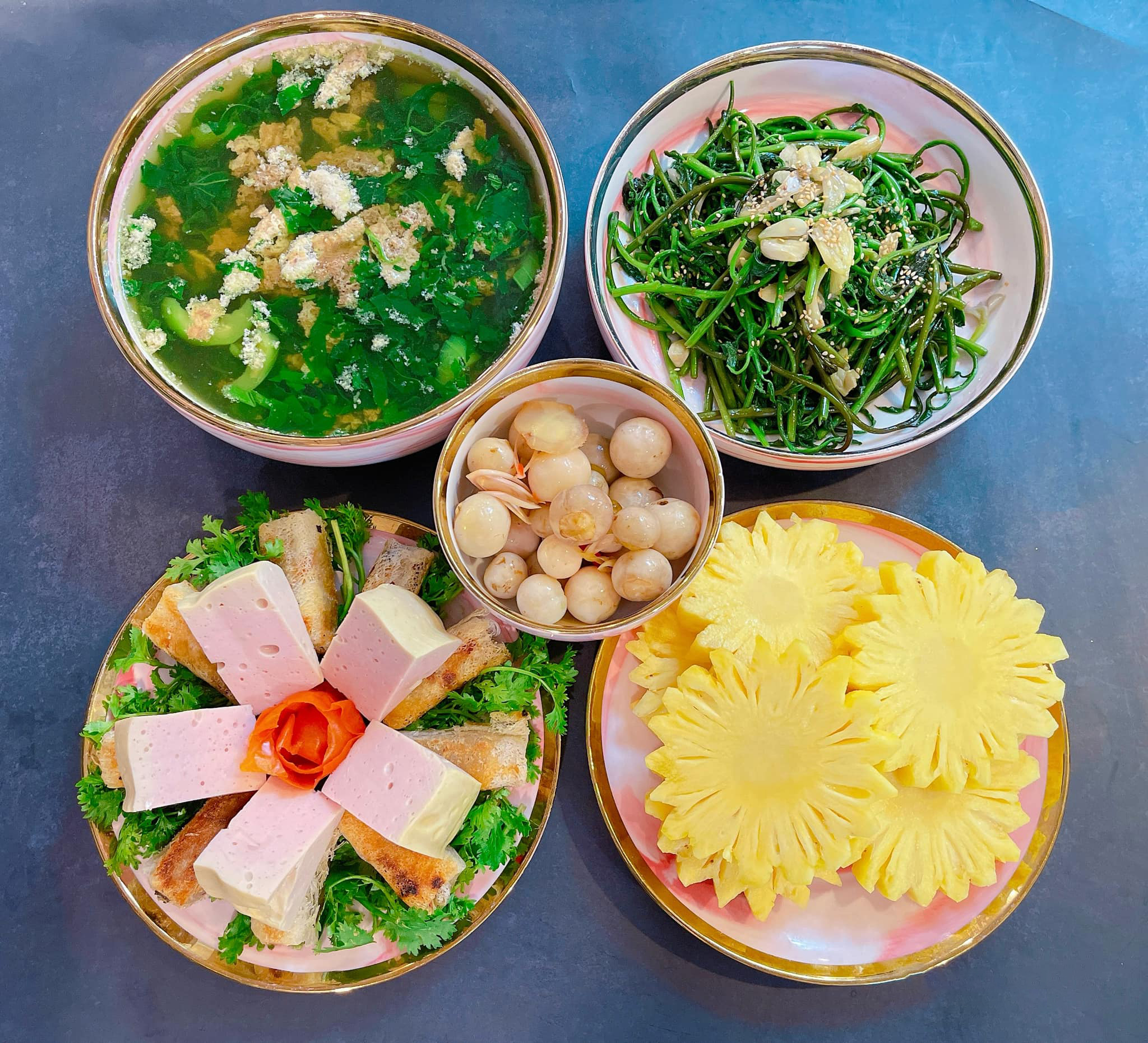 Mâm cơm gia đình đủ đầy, dễ nhân rộng cho cả tháng